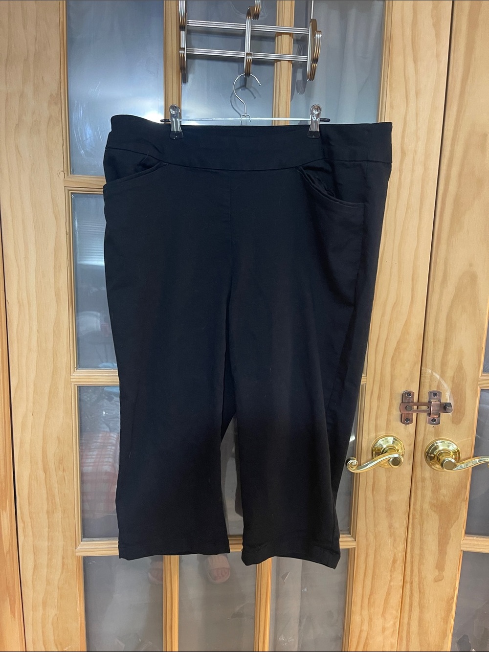 154. croft & barrow Black Stretch Capris